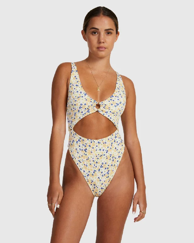 Ground Cover One-Piece Swimsuit - Peach Stylish Beachwear Set