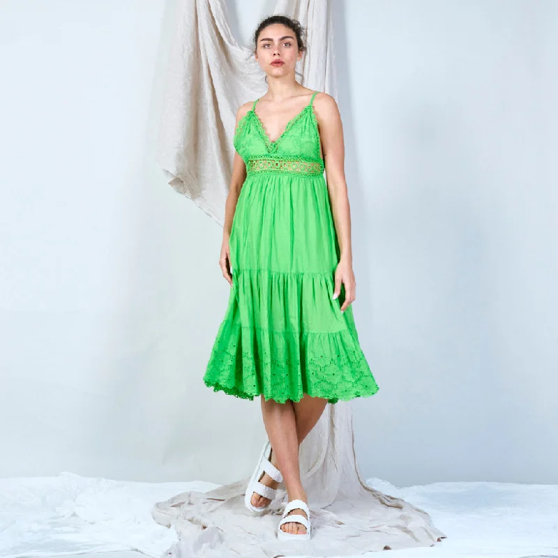 GREEN