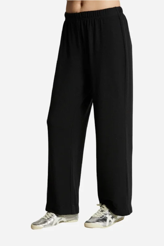 Perfect White Tee Marcie Pull On Pant in True Black Lightweight Jogger Pants